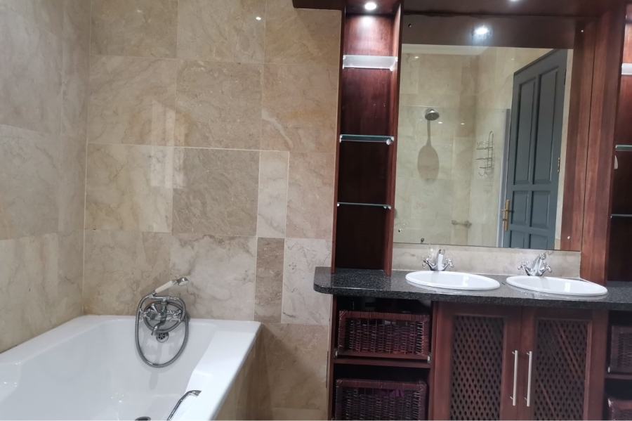5 Bedroom Property for Sale in Bluewater Bay Eastern Cape